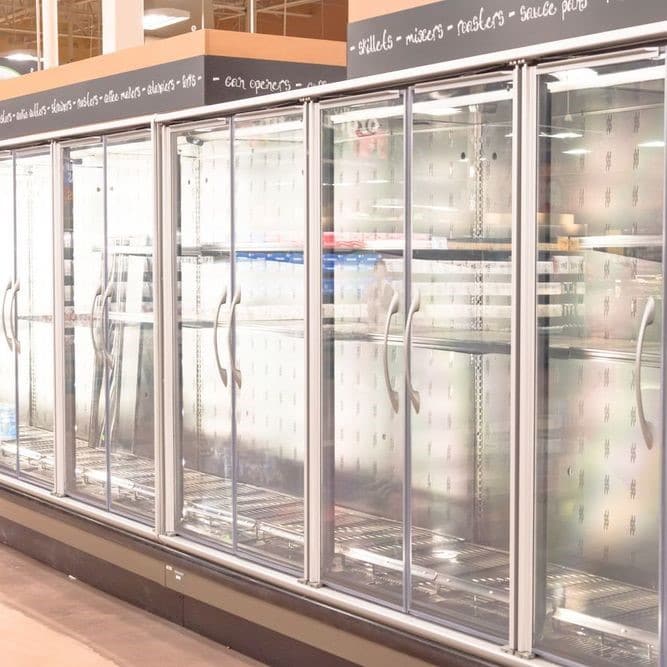 Emptycommercialfridgesatgrocerystoreinamericastockphoto 1000W