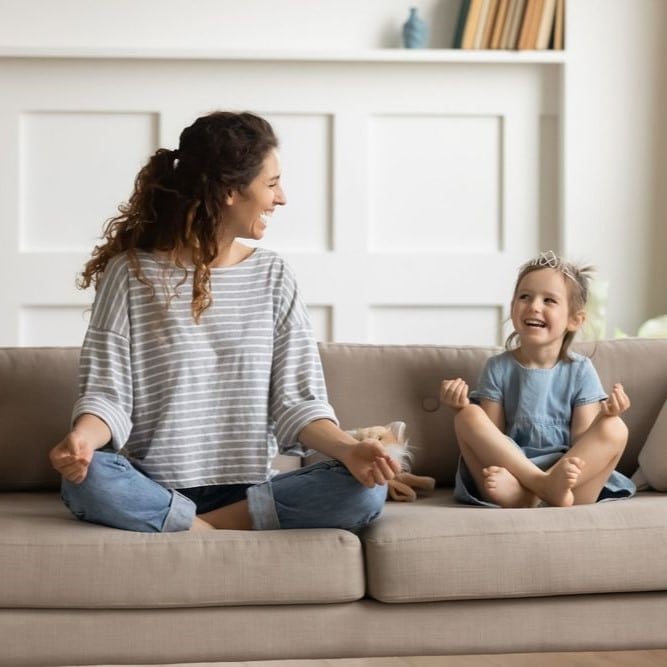 Happymommypracticingyogaexercisedwithsmallchild.stockphotol 1000W